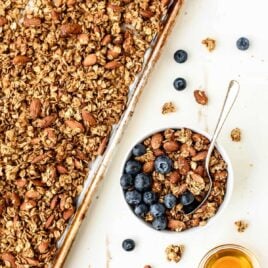 Simple and healthy homemade granola recipe with honey, almond, flax and coconut oil. Easy to make and it has so much texture and flavor!
